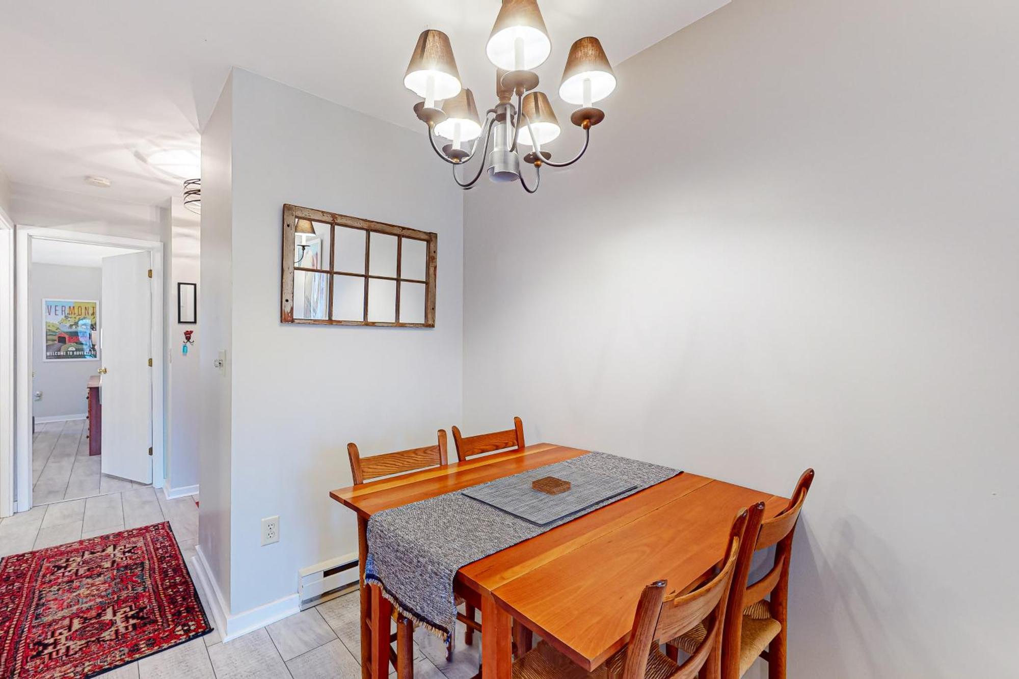 Mountain Breeze Getaway Condos Warren Room photo