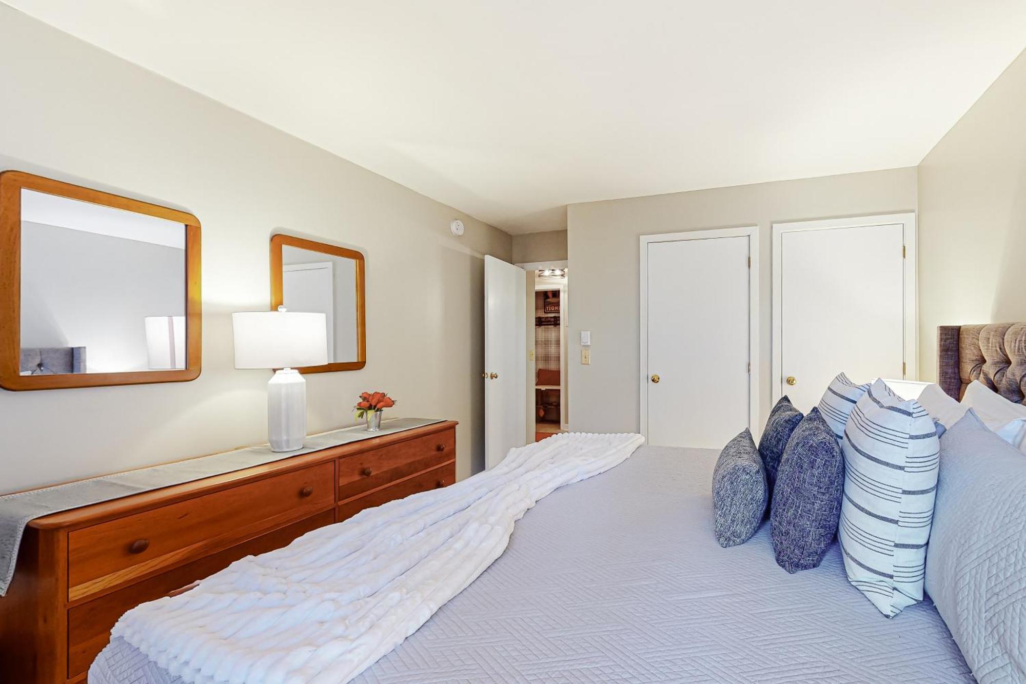 Mountain Breeze Getaway Condos Warren Room photo