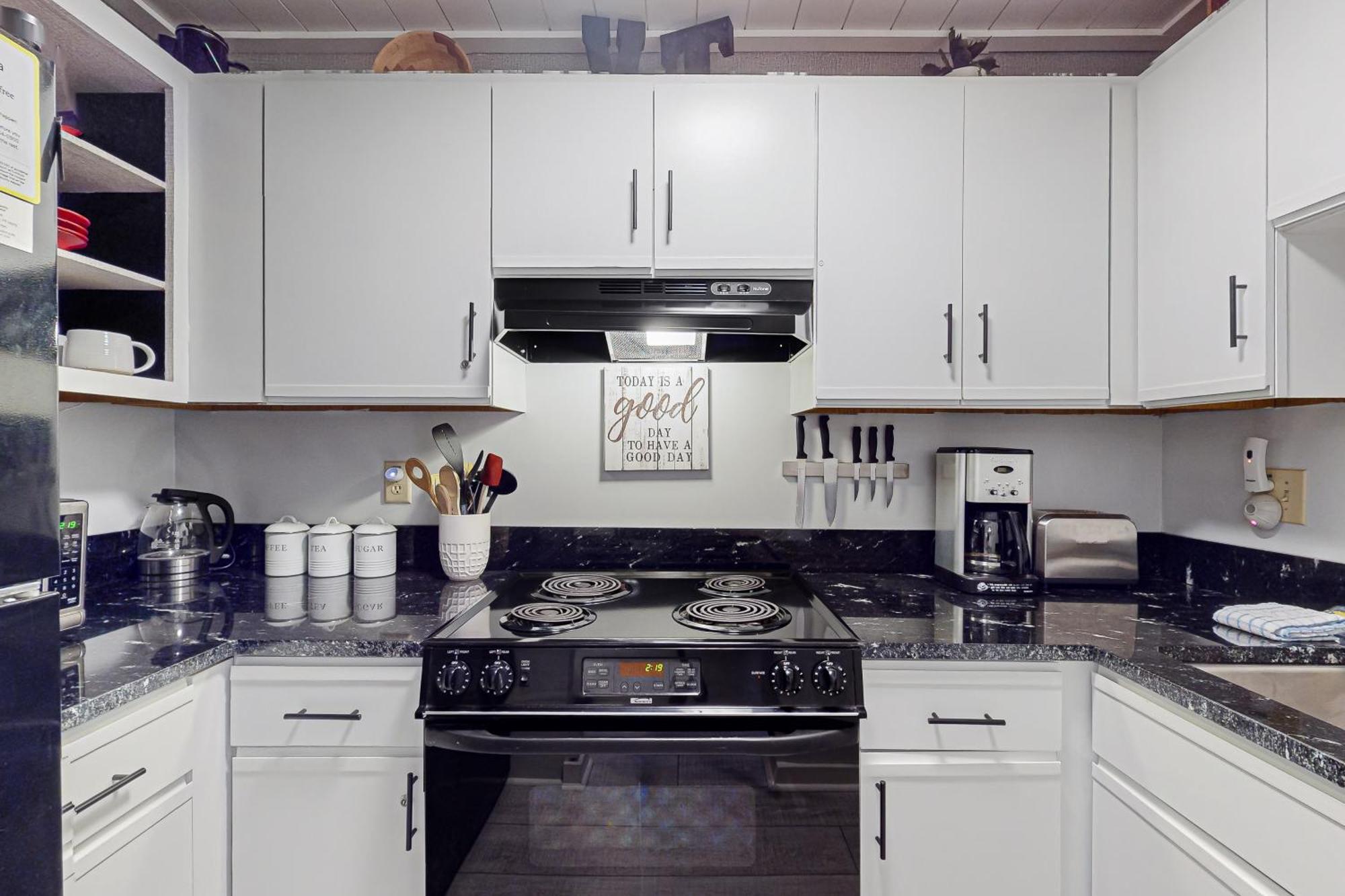 Mountain Breeze Getaway Condos Warren Room photo