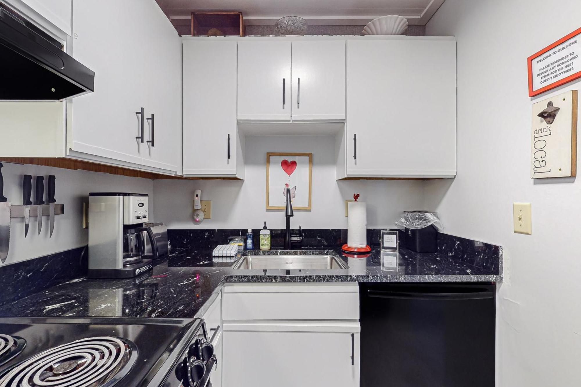Mountain Breeze Getaway Condos Warren Room photo