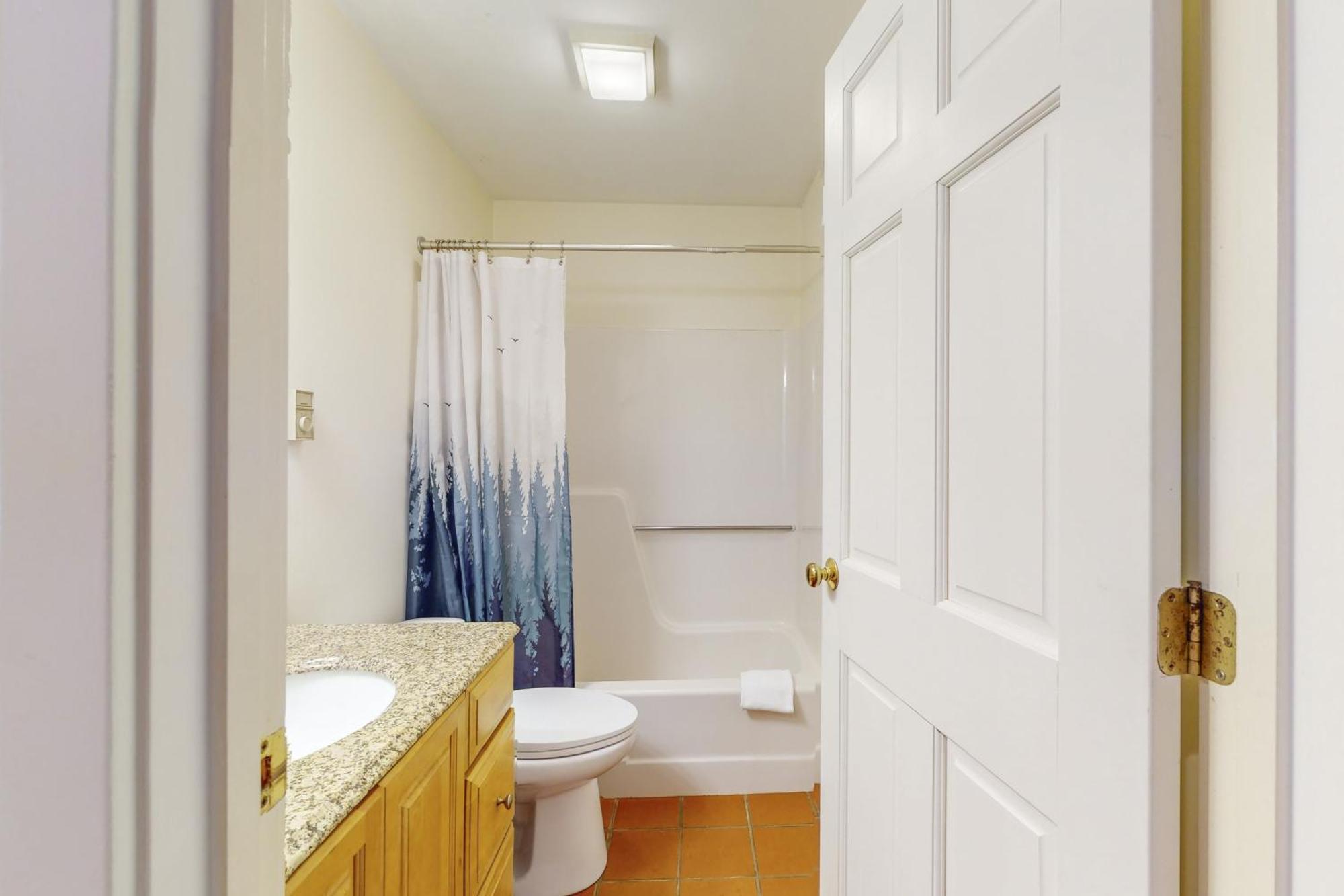 Mountain Breeze Getaway Condos Warren Room photo