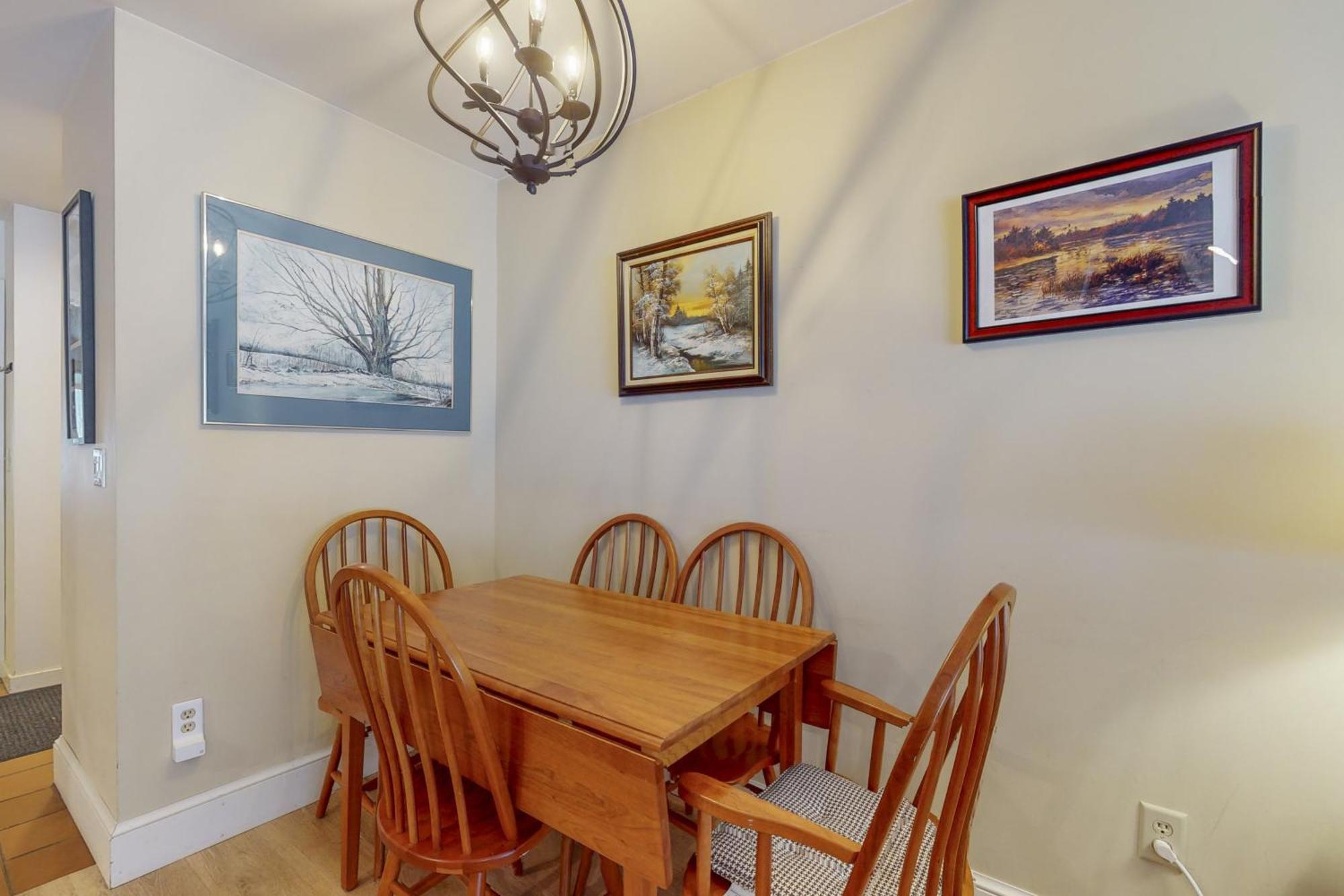 Mountain Breeze Getaway Condos Warren Room photo