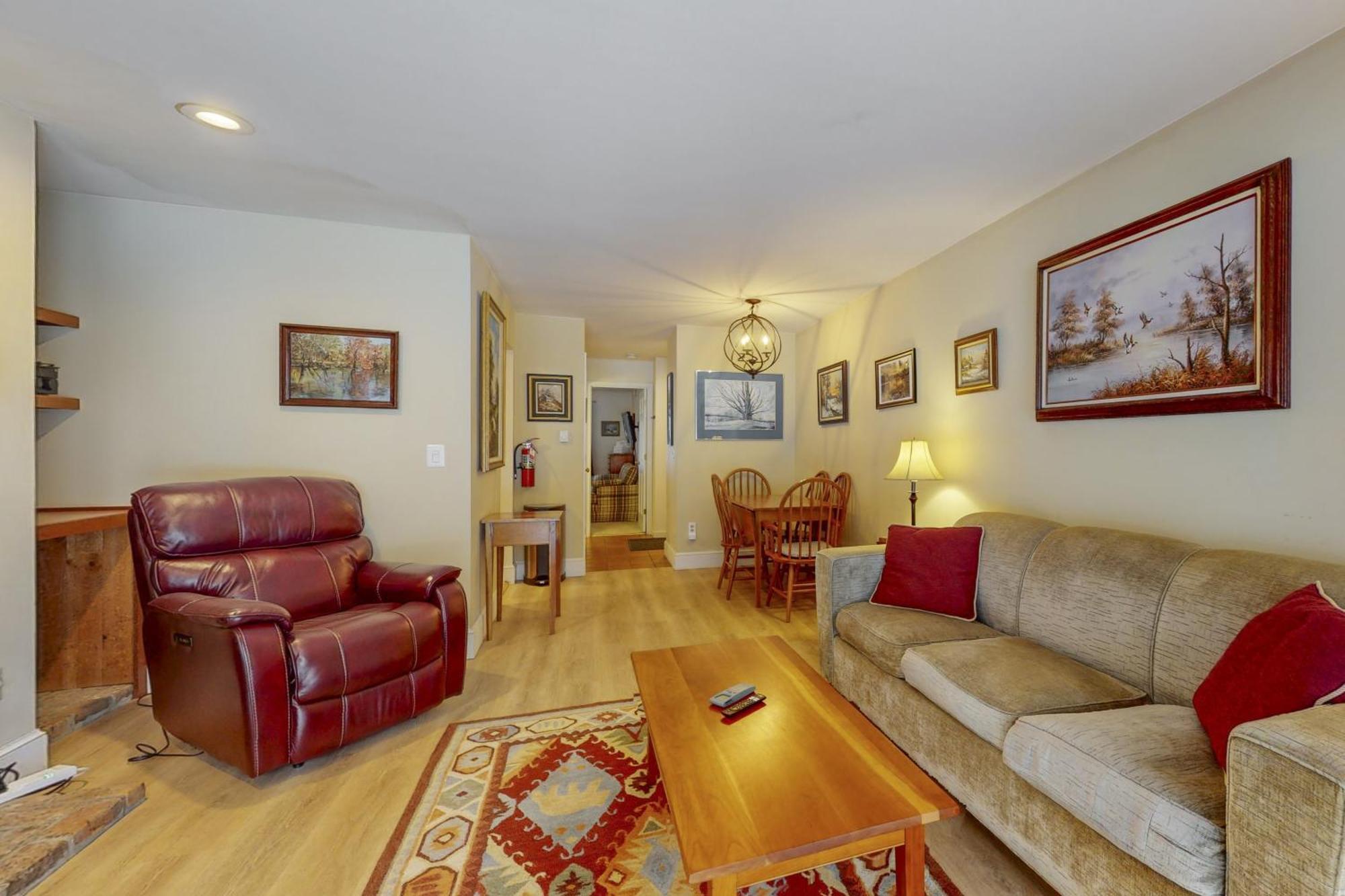 Mountain Breeze Getaway Condos Warren Room photo