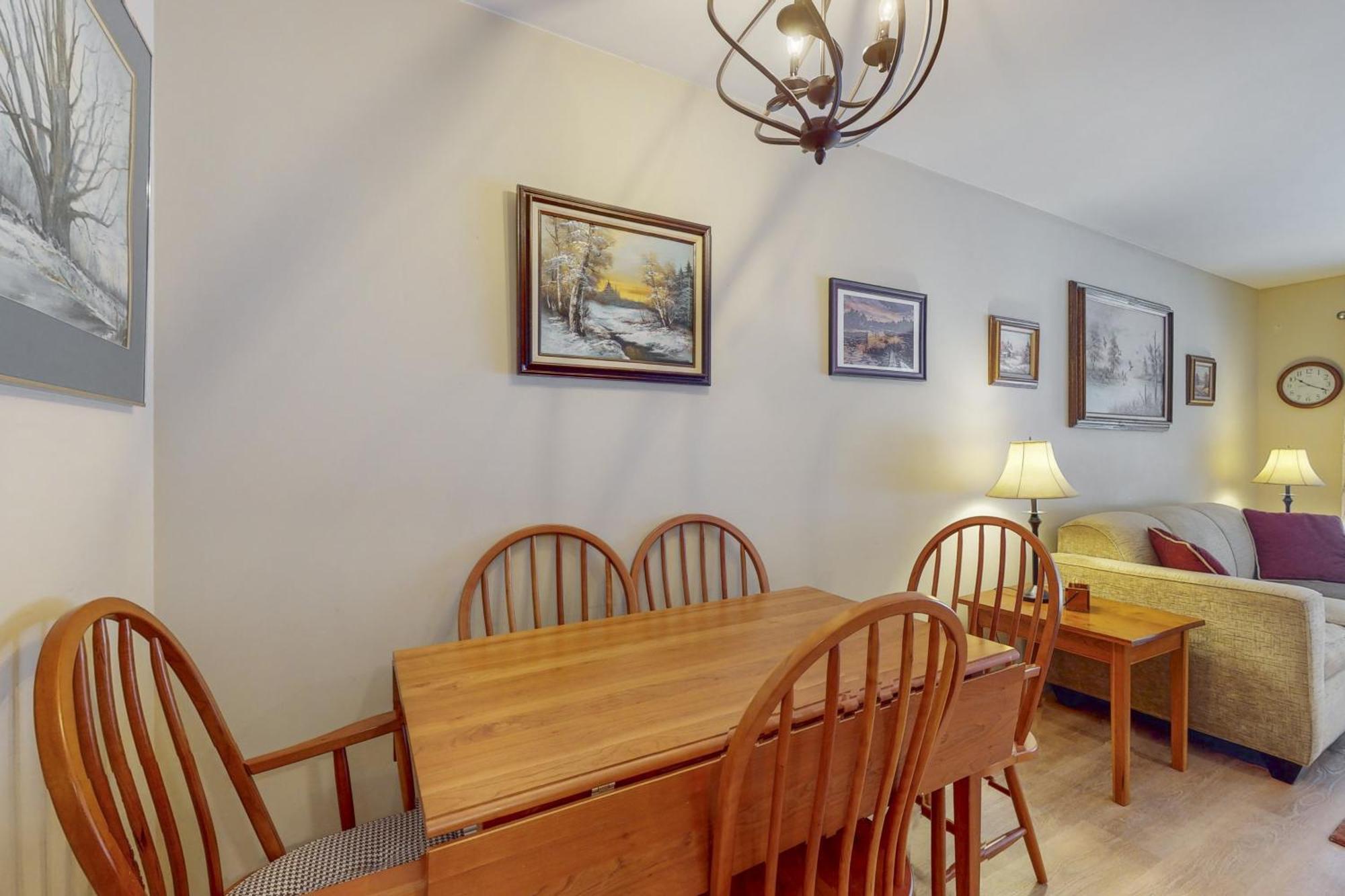 Mountain Breeze Getaway Condos Warren Room photo