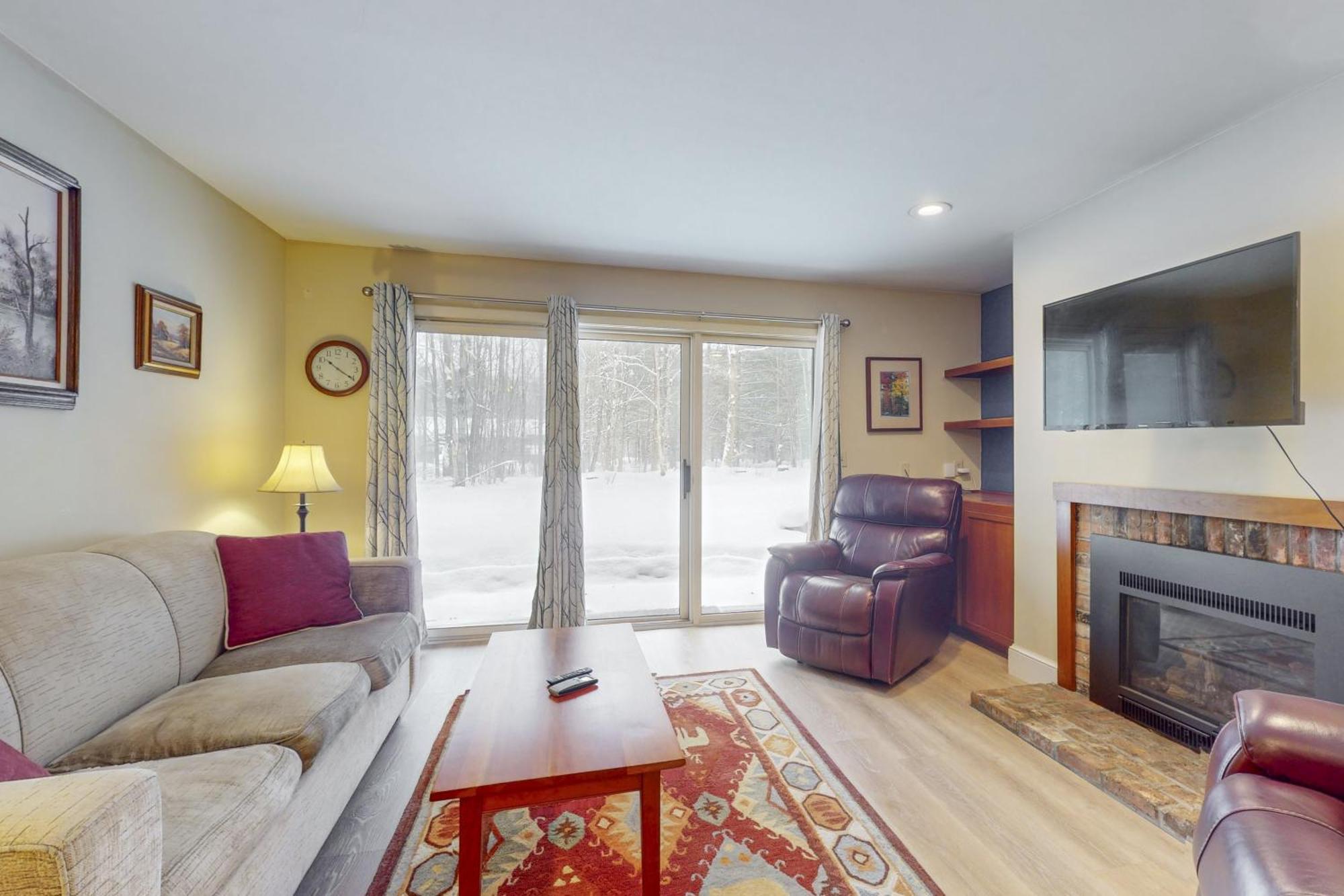 Mountain Breeze Getaway Condos Warren Room photo
